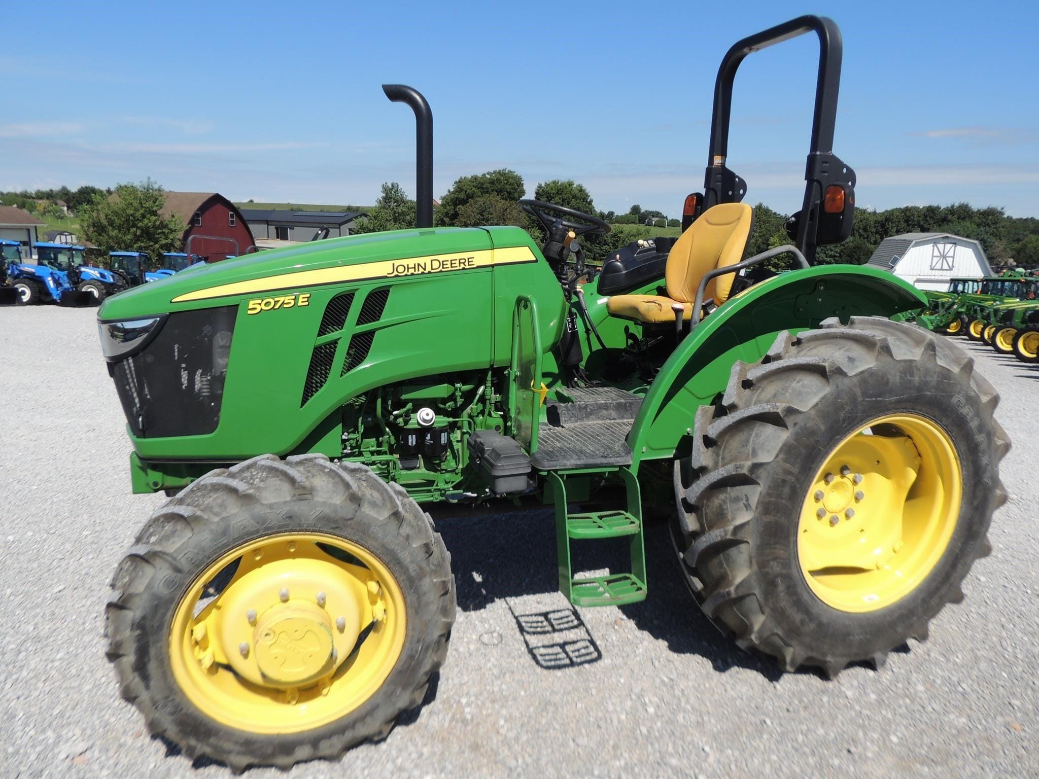 2023 John Deere 5075E Equipment Image0