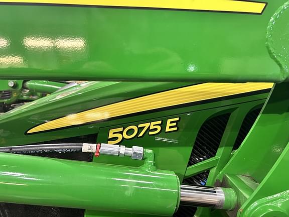 Image of John Deere 5075E equipment image 4