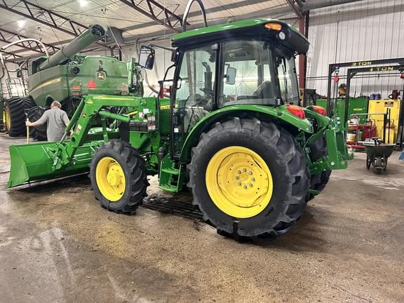 Image of John Deere 5075E equipment image 4