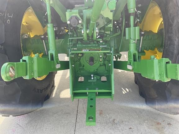 Image of John Deere 5075E equipment image 4