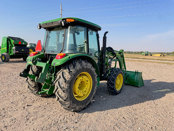 Image of John Deere 5075E equipment image 4