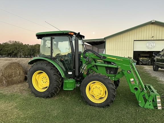 Image of John Deere 5075E equipment image 4