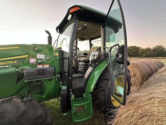 Image of John Deere 5075E equipment image 2