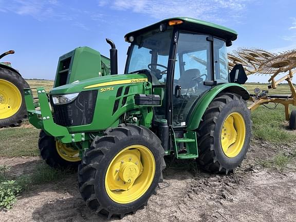 Image of John Deere 5075E equipment image 1