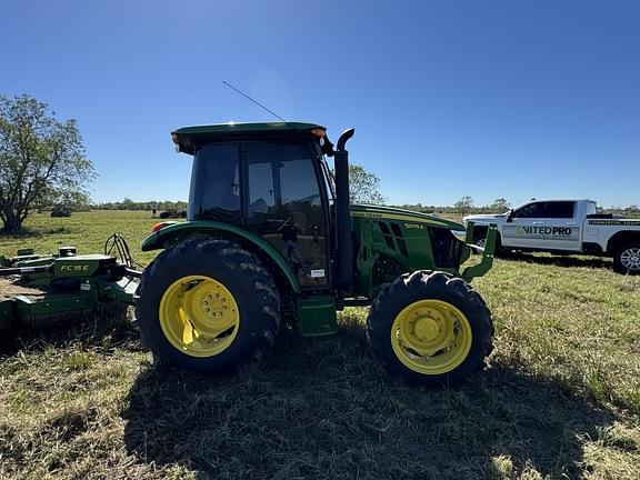 Image of John Deere 5075E equipment image 3