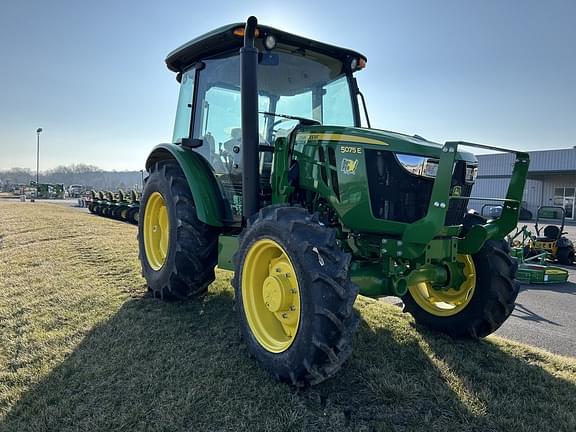 Image of John Deere 5075E equipment image 3