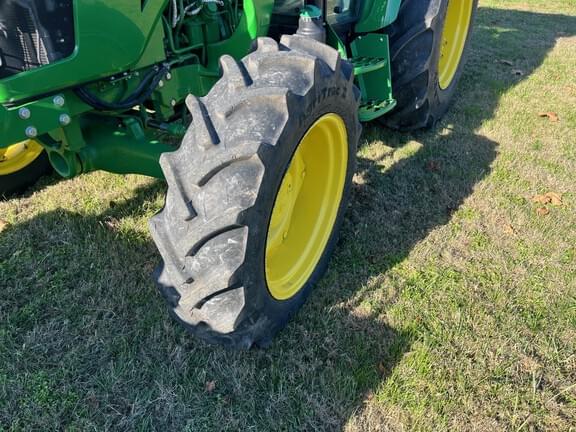 Image of John Deere 5075E equipment image 3