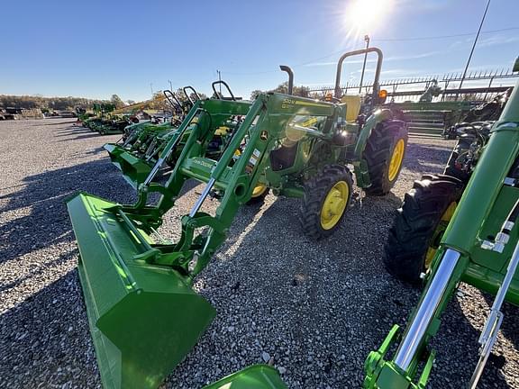 Image of John Deere 5075E equipment image 4