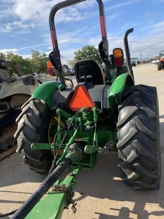 Image of John Deere 5075E equipment image 4