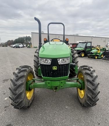 Image of John Deere 5075E equipment image 4