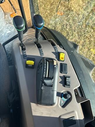 Image of John Deere 5075EN equipment image 4