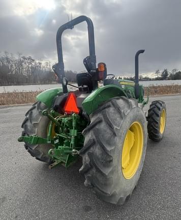 Image of John Deere 5075E equipment image 3