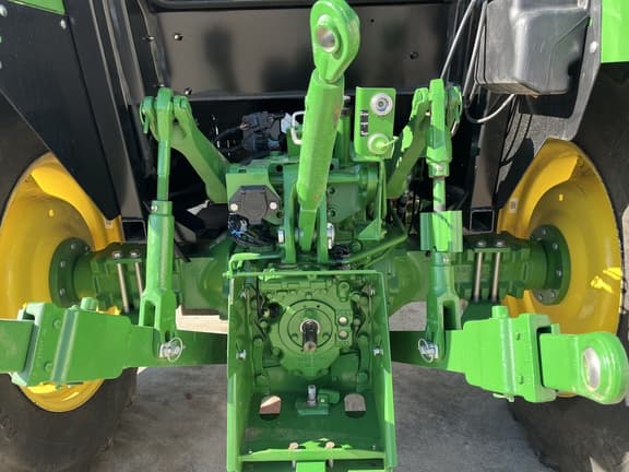 Image of John Deere 5075E equipment image 4