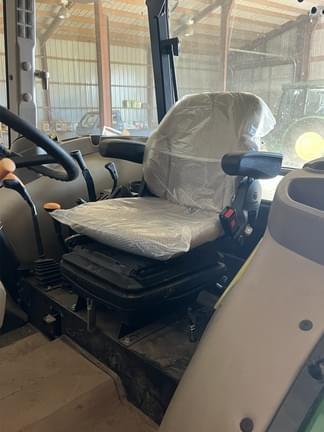 Image of John Deere 5075E equipment image 4