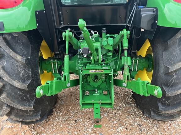 Image of John Deere 5075E equipment image 3