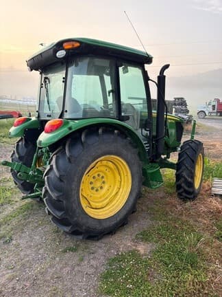 Image of John Deere 5075E equipment image 4
