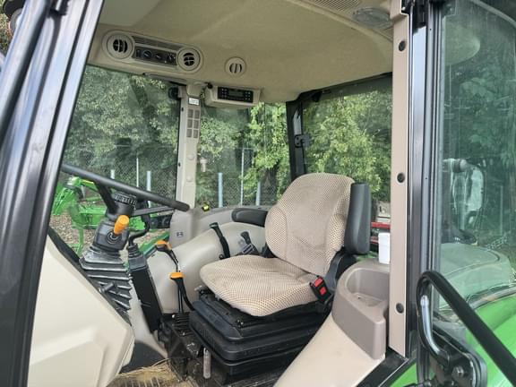 Image of John Deere 5075E equipment image 3