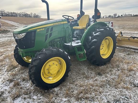 Image of John Deere 5075E equipment image 1