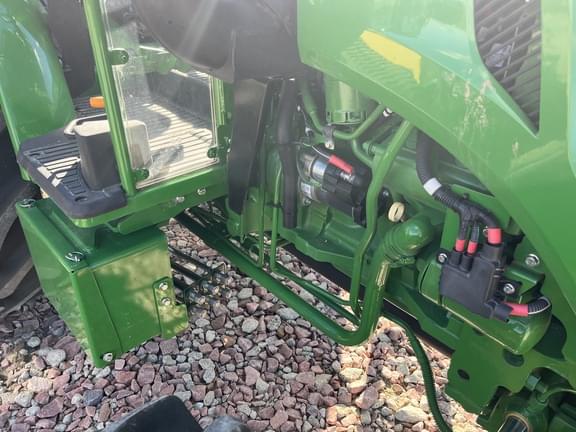 Image of John Deere 5075E equipment image 4