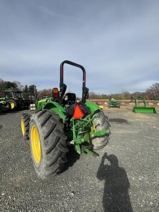 Image of John Deere 5075E equipment image 4