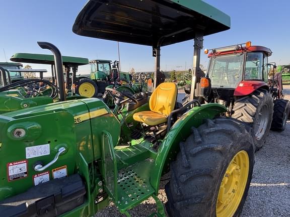 Image of John Deere 5075E equipment image 3