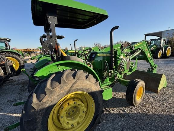 Image of John Deere 5075E equipment image 4