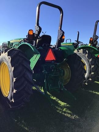 Image of John Deere 5075E equipment image 4