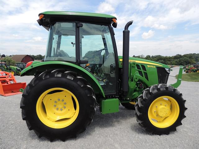 Image of John Deere 5075E equipment image 3