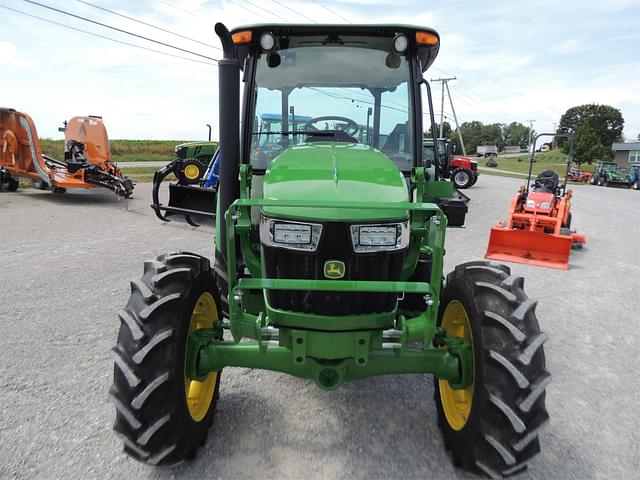 Image of John Deere 5075E equipment image 4