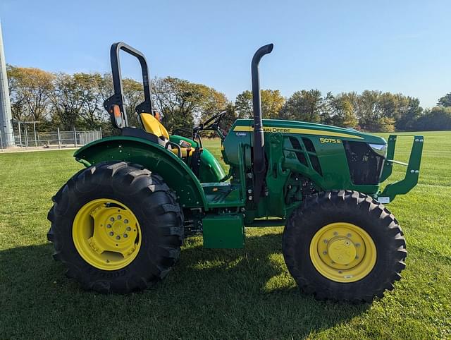 Image of John Deere 5075E equipment image 3