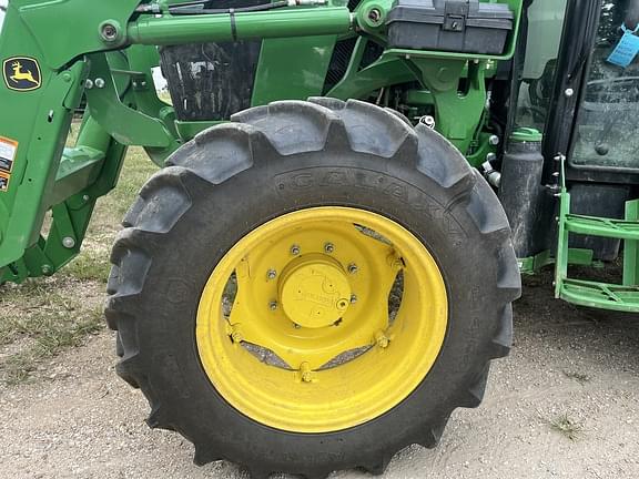 Image of John Deere 5075E equipment image 3