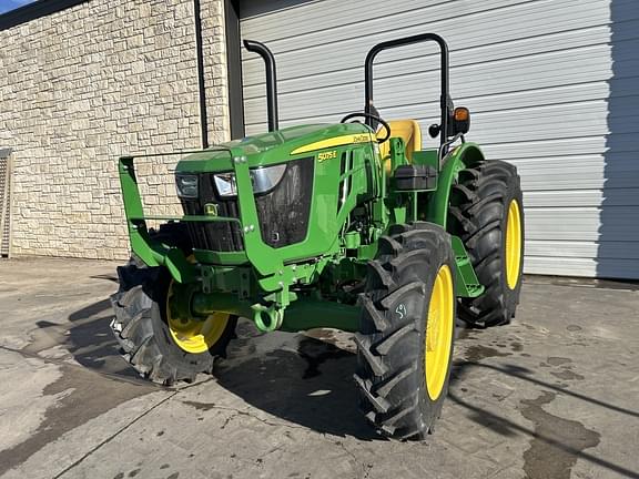 Image of John Deere 5075E equipment image 4