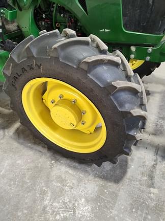 Image of John Deere 5075E equipment image 3