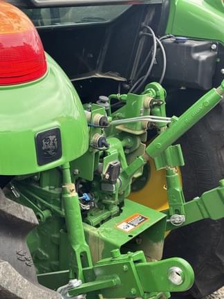 Image of John Deere 5075E equipment image 3