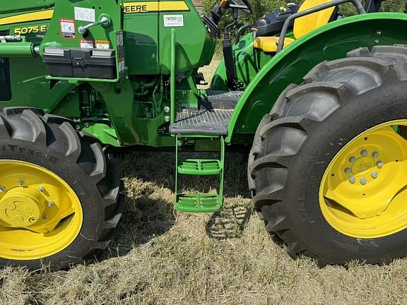 Image of John Deere 5075E equipment image 4