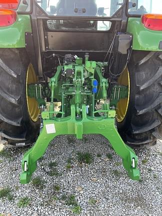 Image of John Deere 5075E equipment image 4