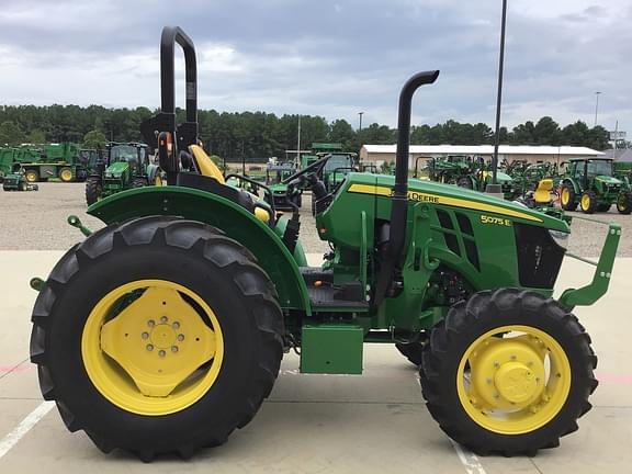 Image of John Deere 5075E equipment image 1