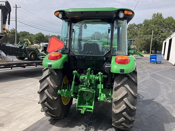 Image of John Deere 5075E equipment image 4