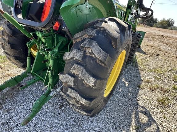 Image of John Deere 5075E equipment image 4