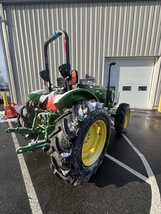 Image of John Deere 5075E equipment image 4