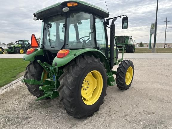 Image of John Deere 5075E equipment image 4