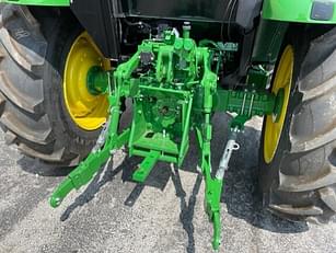 Main image John Deere 5075E 4