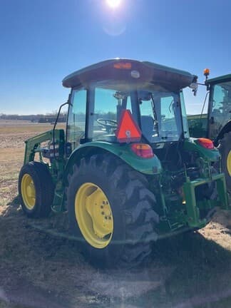 Image of John Deere 5075E equipment image 4
