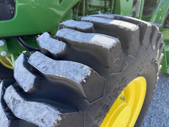 Image of John Deere 5075E equipment image 4