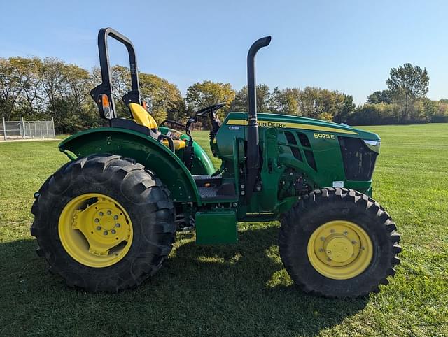 Image of John Deere 5075E equipment image 4