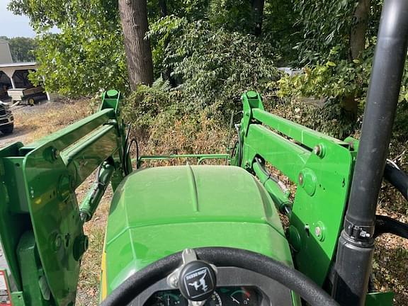 Image of John Deere 5075E equipment image 4