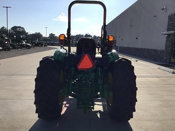 Image of John Deere 5075E equipment image 3