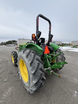 Image of John Deere 5075E equipment image 4