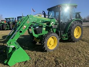 Main image John Deere 5075E 1