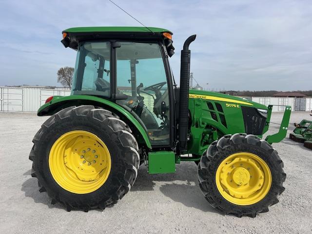 Image of John Deere 5075E equipment image 2